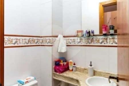 Sobrado à venda no Ipiranga de 140m² com 4 suítes e 3 vagas.