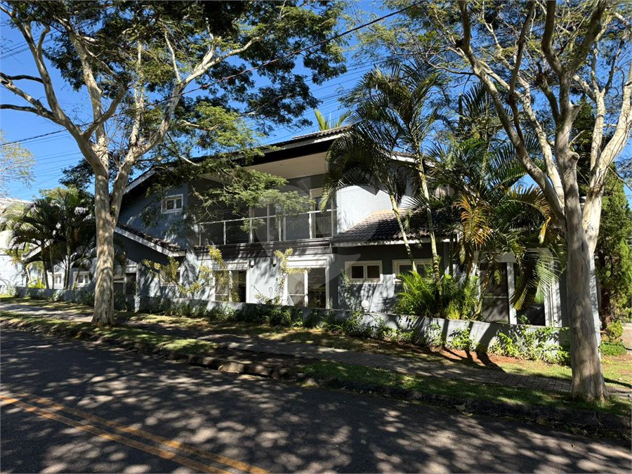 Casa alto padrão condomínio fechado em Atibaia com 4 suítes e ampla área de lazer, espaço gourmet, piscina, 6 vagas garagem
