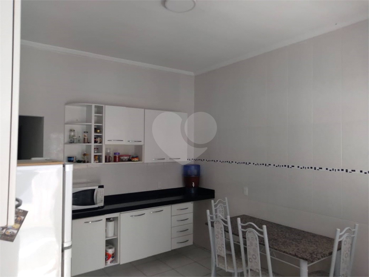 Sobrado espaçoso e bem localizado