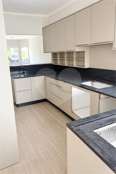 Casa em Condômino com 3 suítes para Locação