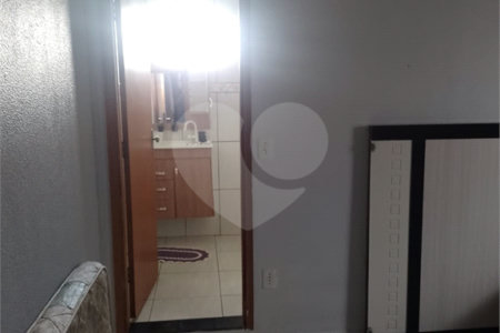 Casa térrea para venda, com 3 dormitórios, sendo 1 suíte.