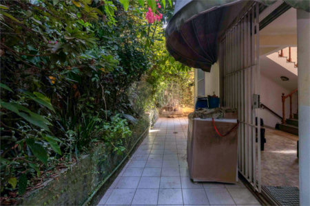 Casa a venda na Moóca 250m² três dormitórios sendo uma suíte duas vagas de garagem.