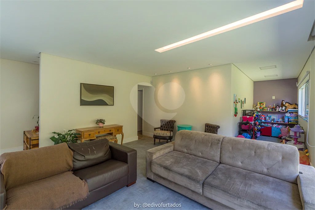 Casa à venda com 4 suítes no condomínio Vale da Santa Fé, Vinhedo - SP