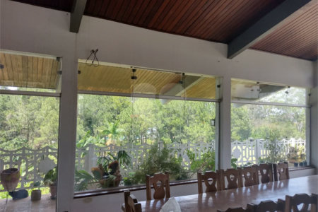 Casa à venda com 7 quartos, sendo 4 suítes, no condomínio Estância Marambaia, Vinhedo - SP