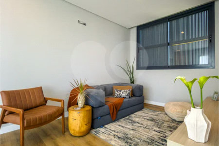Indaiatuba - Condominio Villa Sapezal - 318 m² de Terreno - 230 m² de Área Construída - 3 suítes, sendo 1 Master com closet planejado - Sala de TV - Sala de estar integrada à Sala de jantar - Cozinha com móveis planejados - Despensa - Escritório planejado - Lavabo - Piscina com preparação para aquec