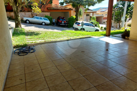 Casa charmosa e elegante localizada no deslumbrante Condomínio Villagio Capriccio Louveira SP