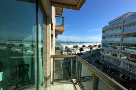 Apartamento com 2 Quartos à Venda com Vista Lateral para a Praia do Forte, Cabo Frio!