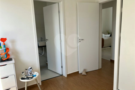 CASA TERREÁ COM 3 SUÍTES EM CONDOMÍNIO EM ATIBAIA