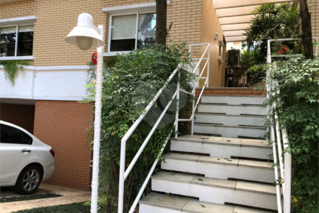 Casa à venda com 4 quartos, sendo 3 suítes, no condomínio Saint James Special Houses, São Paulo - SP