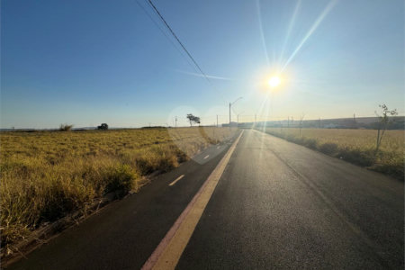 Terreno á venda com 250m2, em São Carlos.