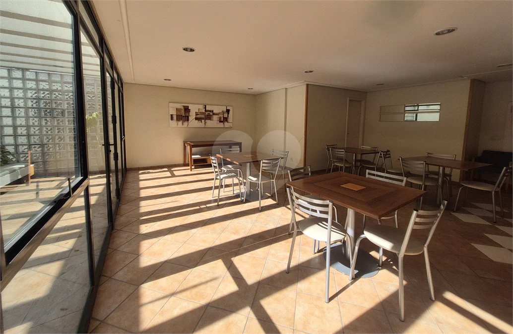 Apartamento 2 quartos, sacada e vaga em Santa Cecília