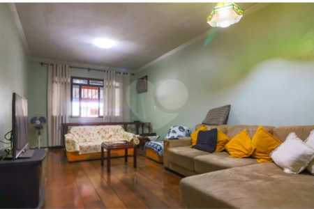Casa com 210m² , 3 dormitórios , sendo 1 suíte , 2 vagas , à venda no Jabaquara.