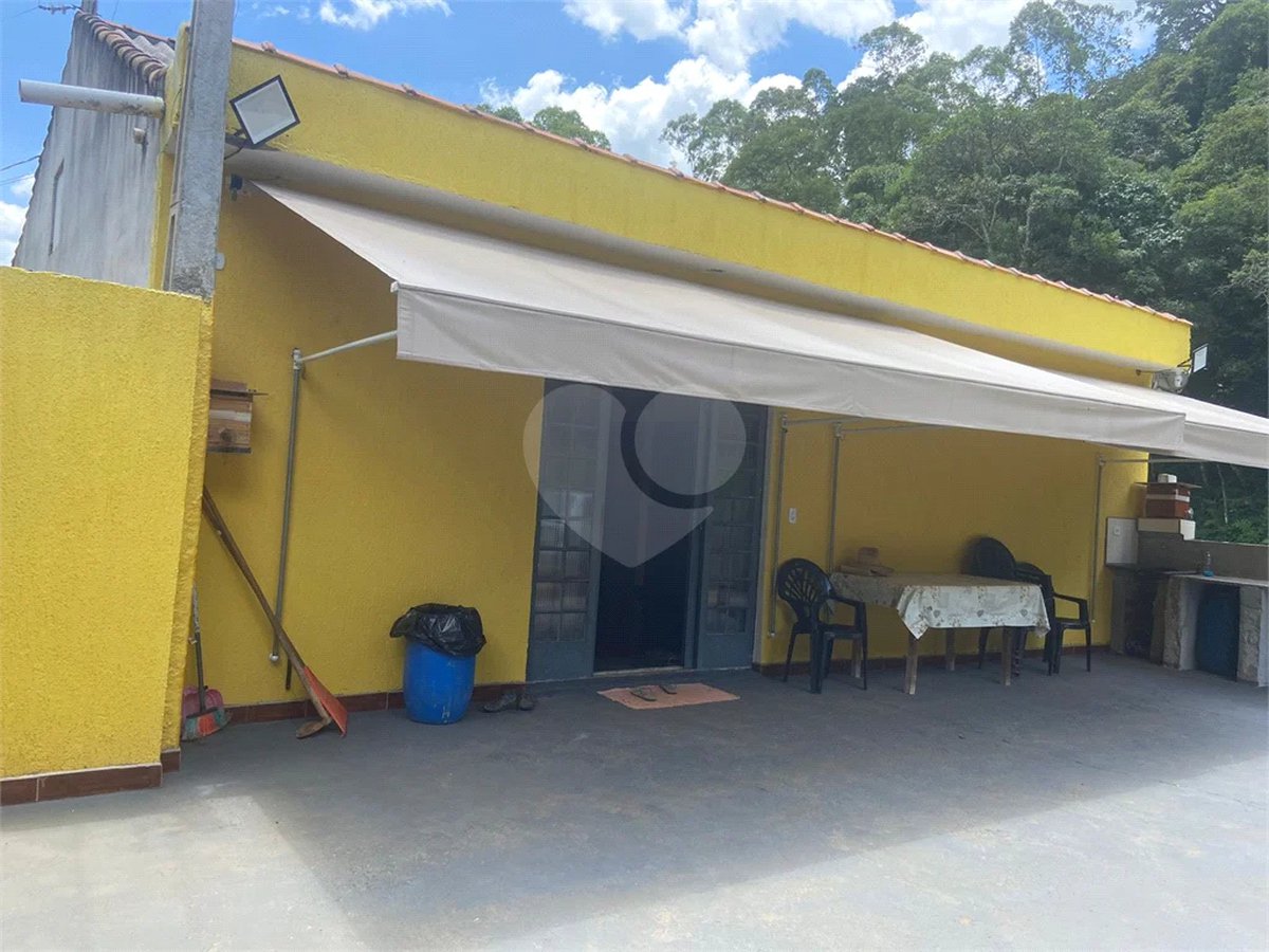 Vende-se chácara com lago Nazare Paulista com 3.000 m²