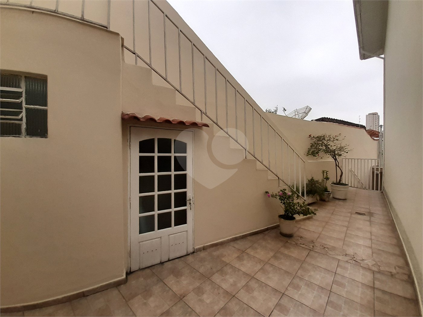 Vende-se: Sobrado de Vila, 2 quartos, Edícula com 1 Suíte, 1 Vaga, Santana!