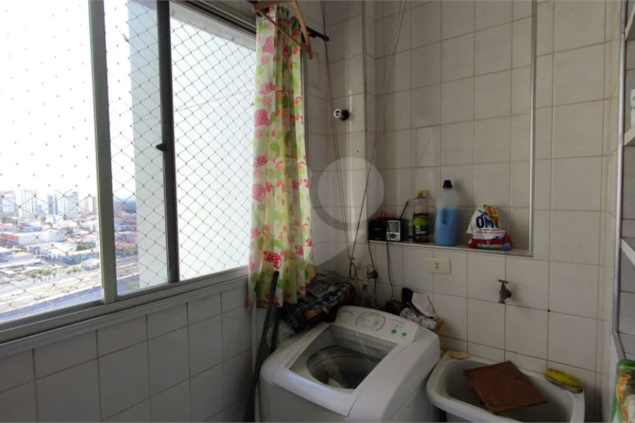 Vende-se apartamento de dois dormitórios no Edifício Marseille, no Centro de Piracicaba;