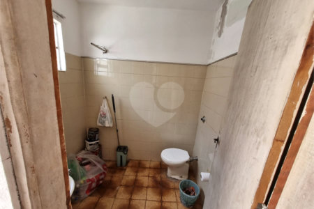 Casa térrea a venda na Vila Lutfalla