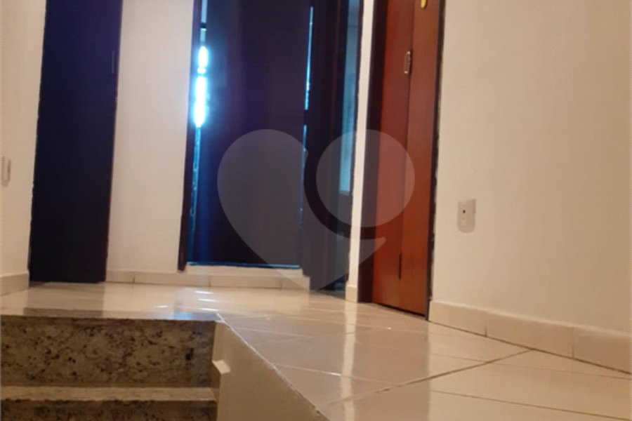 Casa com salão adjacente gerando renda!