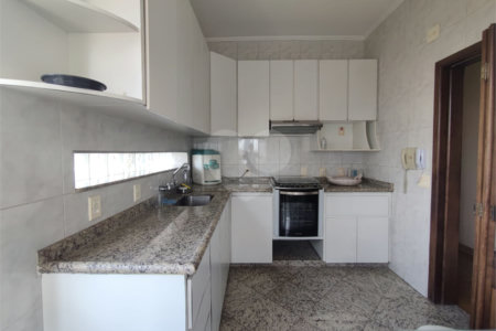 Apartamento para venda e locação na Aclimação de 108m² com 2 dormitórios e 2 banheiros, varanda