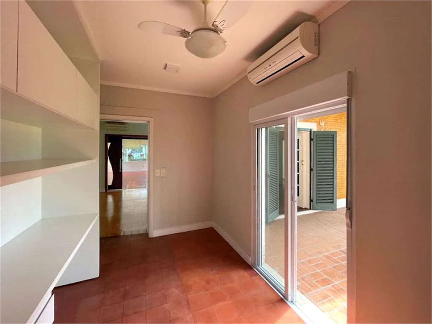 Casa à venda com 4 suítes no condomínio Miollo da Granja, Cotia - SP