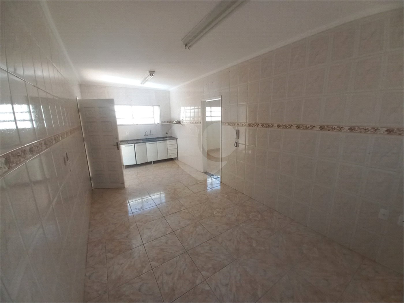 Casa térrea com 2 dormitórios.