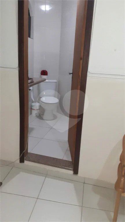 Casa com 260m² , 3 pavimentos , 6 dormitórios , 1 suíte , 3 vagas , a venda no Itaim Paulista.