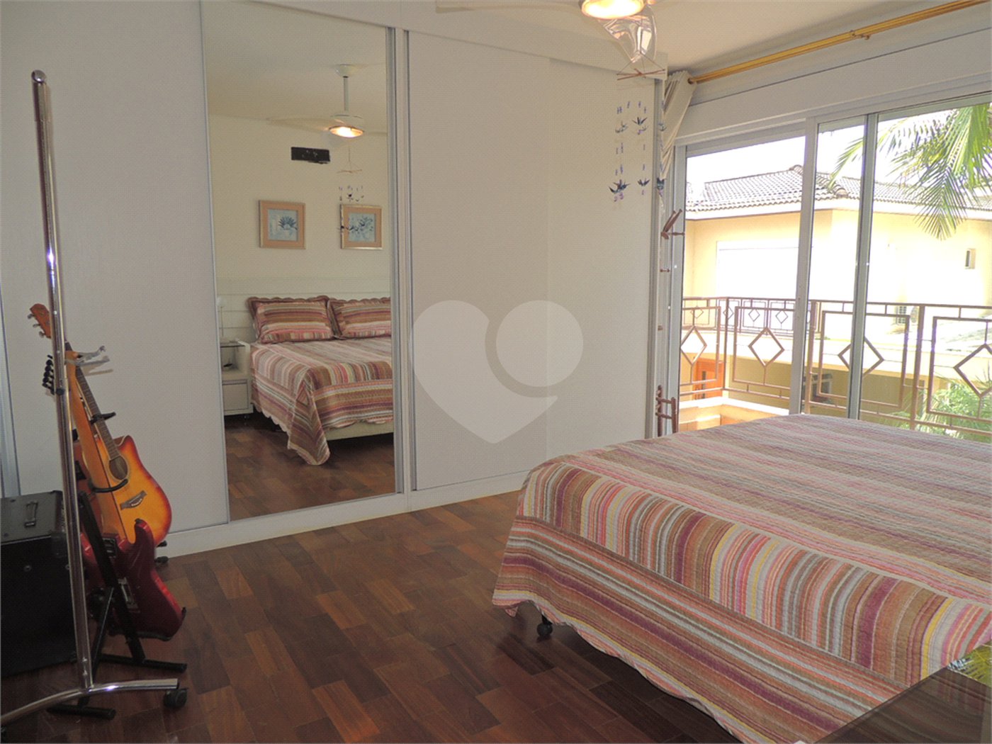 Casa à venda com 4 suítes no condomínio Ville de France, São Paulo - SP