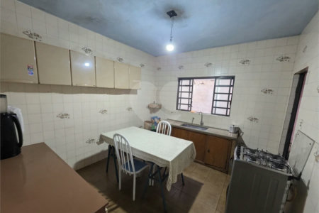 Casa térrea, 2 dormitórios com salão comercial Jd. Nova São Carlos