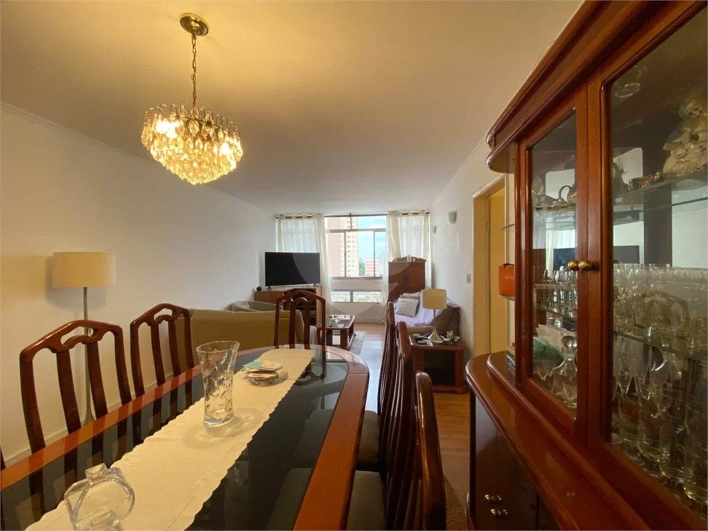 Apartamento de 03 Dormitórios com uma Vaga.
