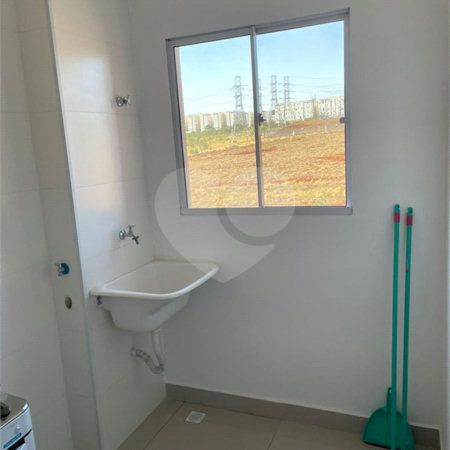 Apartamento com 02 Dormitórios á venda, em Araraquara-SP.
