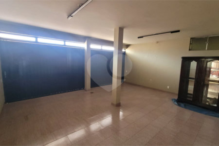 Casa à Venda . Aceita Permuta por Apto. ou Casa ,em Condomínio na Cidade São Paulo ou Bauru.