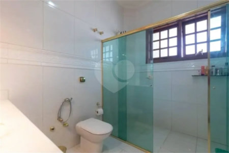 Casa com 3 dormitórios sendo 3 suítes com 03 vagas de garagem.