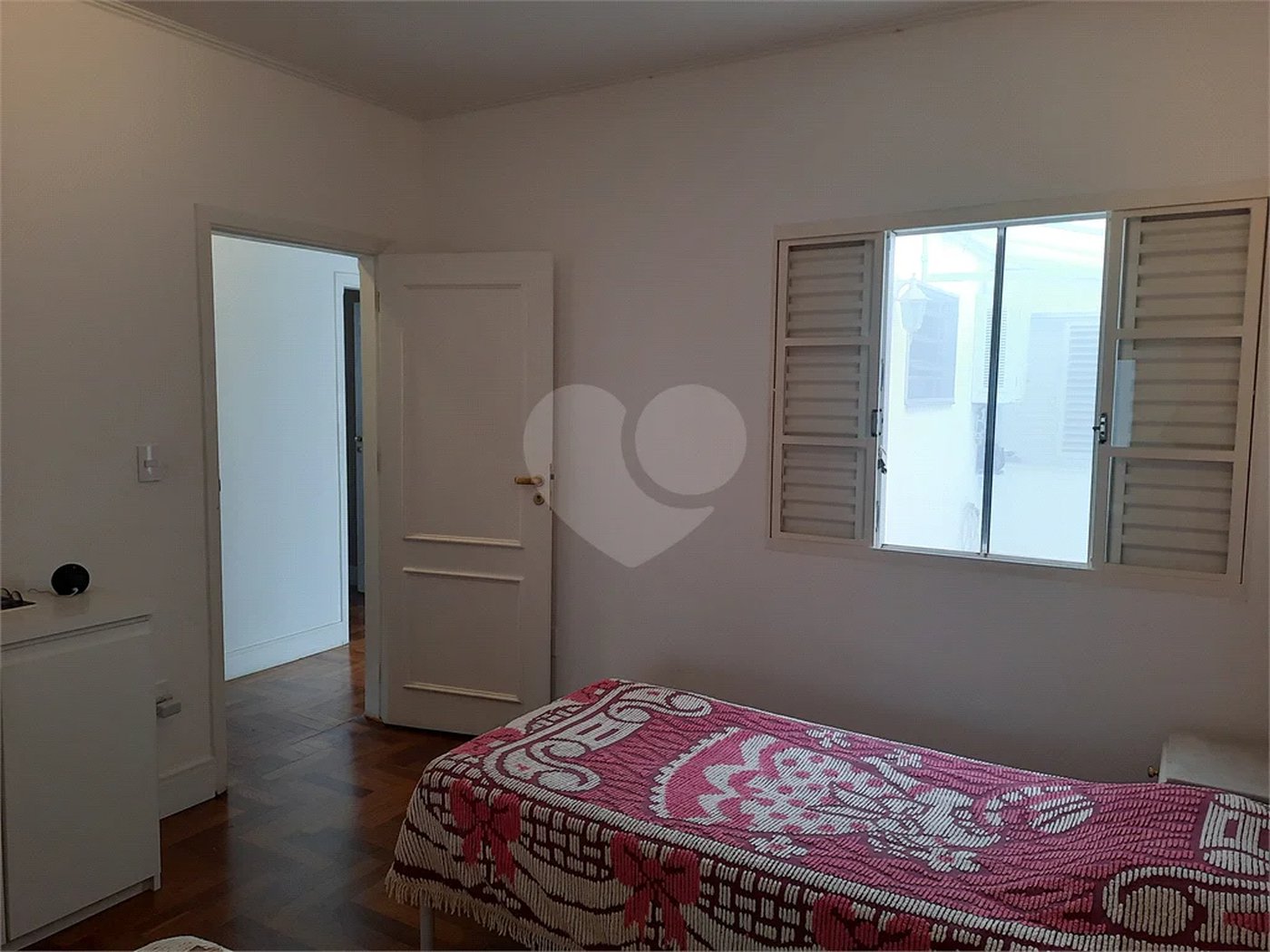 casa térrea na Vila Romana, 07 vagas de garagem, 4 quartos,, sendo 1 suíte amplo quintal.