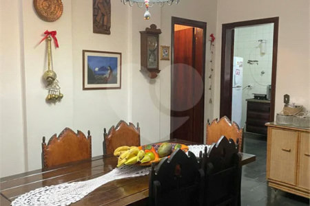 Casa à venda, 742 m², com piscina, 5 suítes, em Embu das Artes
