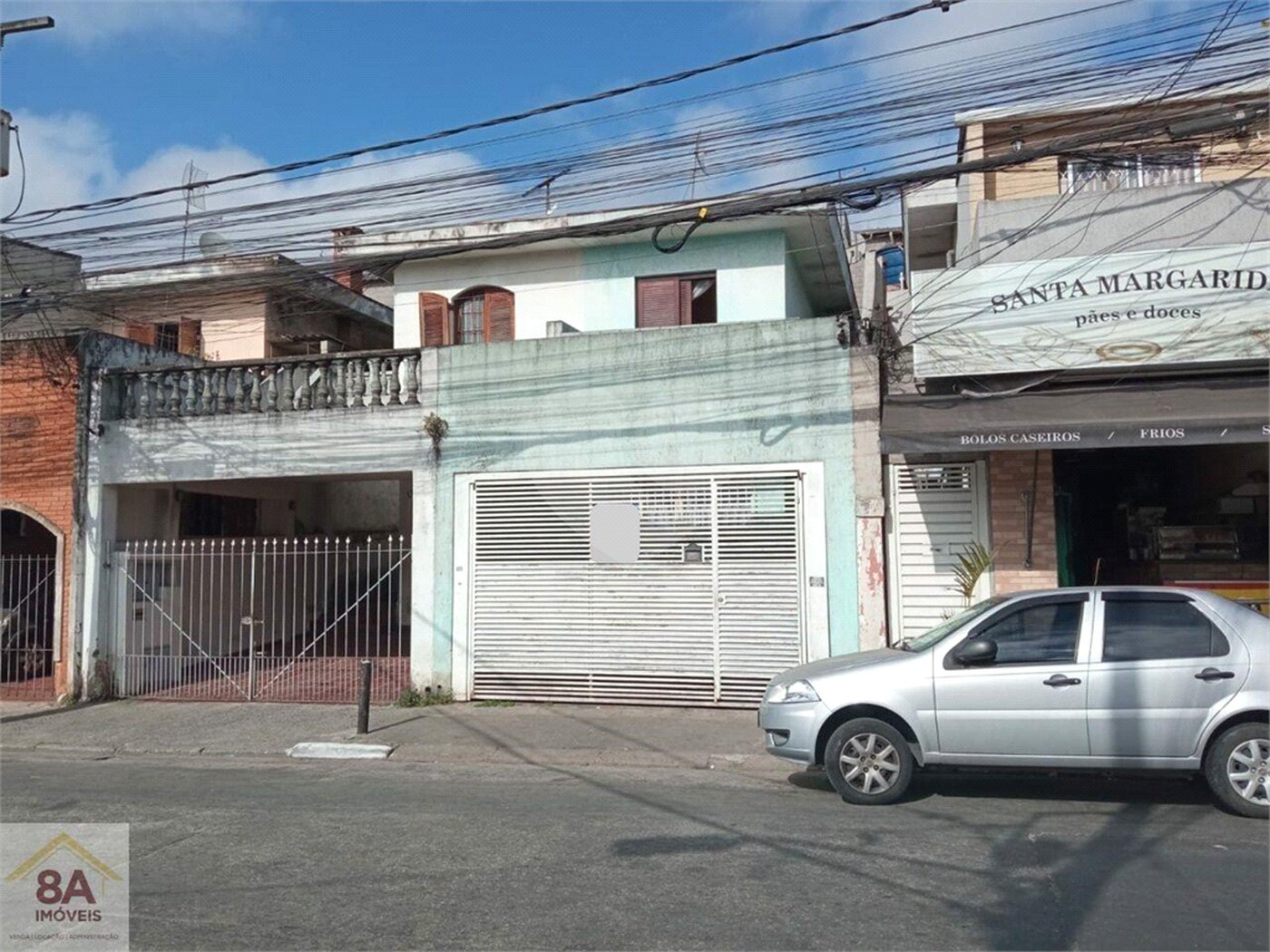 Ótimo sobrado, com amplo espaço interno (127m2), possuindo 03 dormitórios (01 suíte),