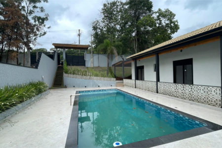 Casa térrea encantadora - Terreno 544m² (17 x 32m), com 198m² no Bairro Estância Brasil - Atibaia