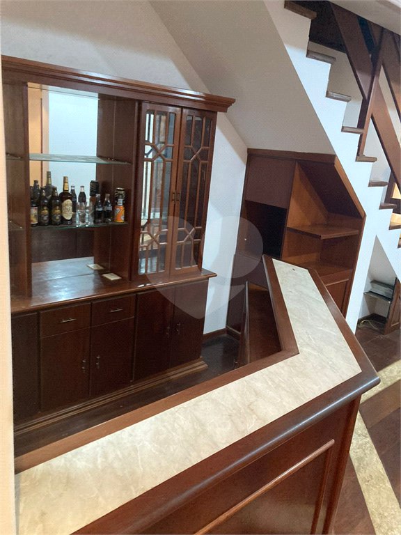 Casa Térrea com Acabamento em Tijolo Aparente e Quintal Amplo - Próximo ao Shopping Iguatemi