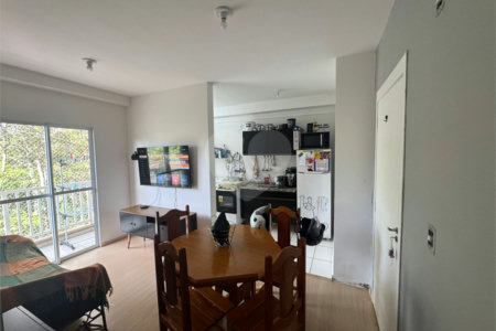 Apartamento de 49m2 á venda, no Parque das Oliveiras, em São Carlos.