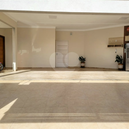 Casa térrea para venda em Araraquara/SP.