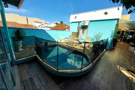 Casa residencial com ponto comercial a venda no Centro