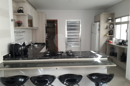 Sobrado á venda 222m² 3 quartos na região do metrô Guilhermina Esperança, Penha