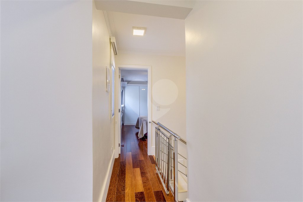 Casa à venda com 4 quartos, sendo 2 suítes, no condomínio Residencial Vila Lagos, São Paulo - SP