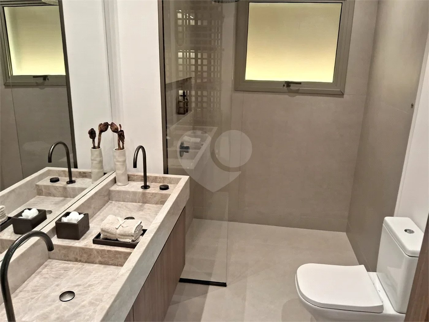 Apartamento à venda com 3 suítes em Moema, São Paulo, SP