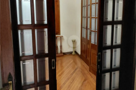 Casa com dois pavimentos na Barra Funda: