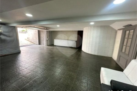 Casa com 400m², 4 dormitórios, sendo 3 suítes, 5 vagas de garagem, à venda na Vila Prudente.