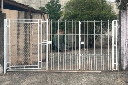 Terreno já cimentado a venda no Jockey Club