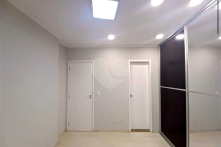 Apartamento no Edifício Torres di Itália.