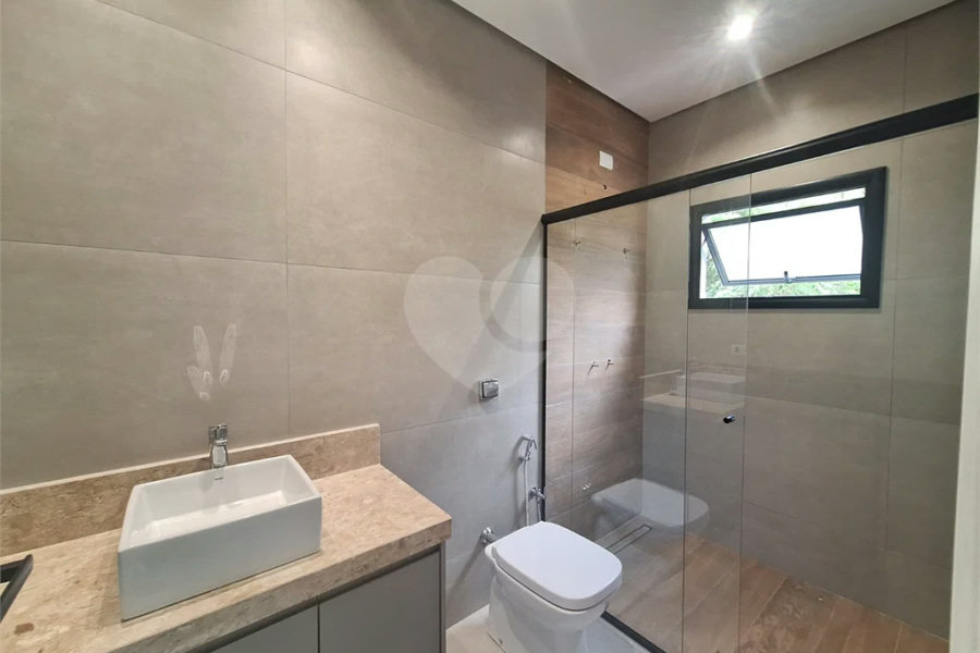 Casa NOVA com 03 suítes , piscina e condomínio com lazer completo!