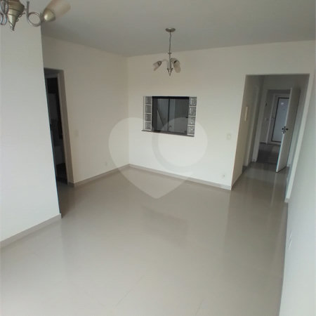 Apartamento com 3 dormitórios sendo 1 suíte.