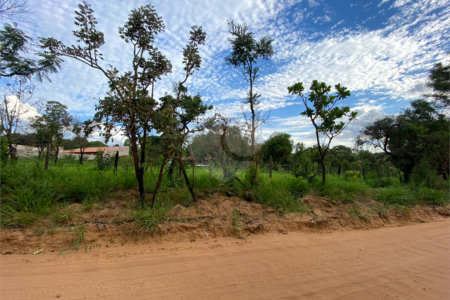 Terreno com 3.075,00 m² de área total.