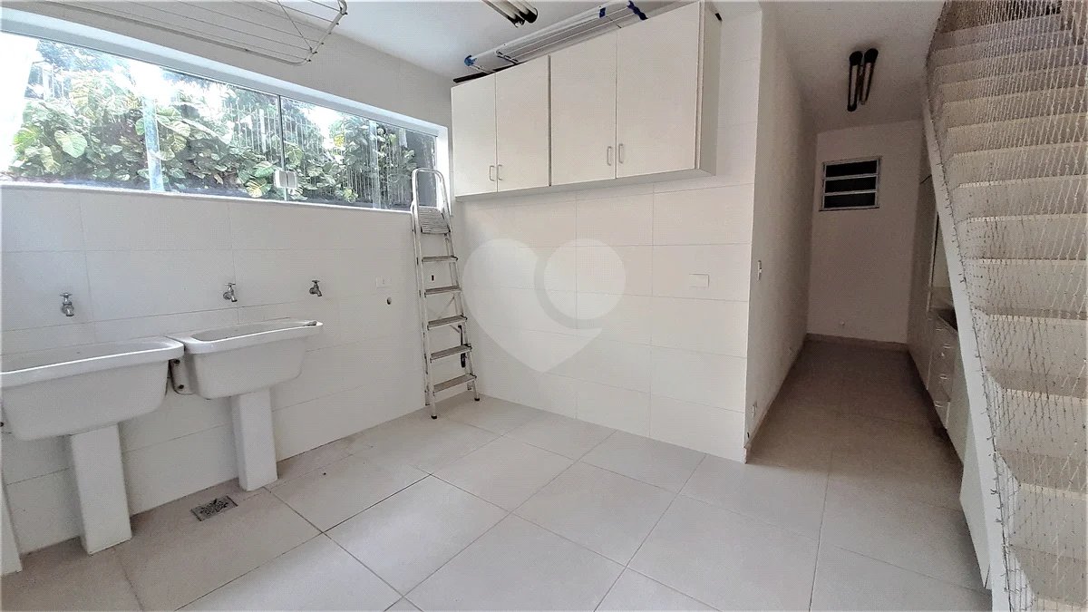 Sobrado à venda ou para alugar com 3 quartos, sendo 2 suítes, em Brooklin, São Paulo, SP
